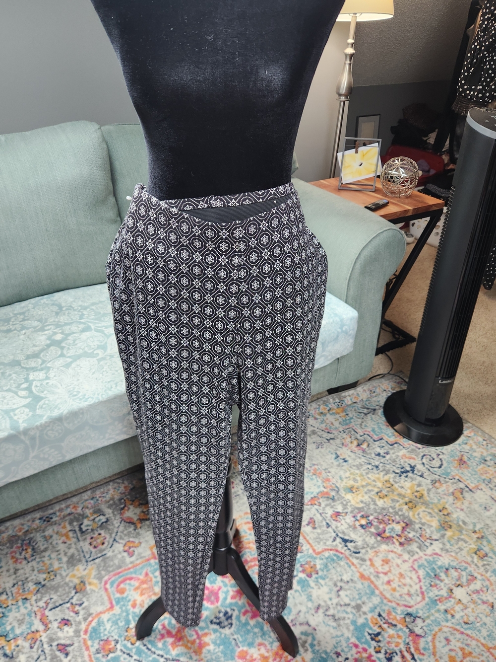 Chico's Black & White Geometric Ankle Pants